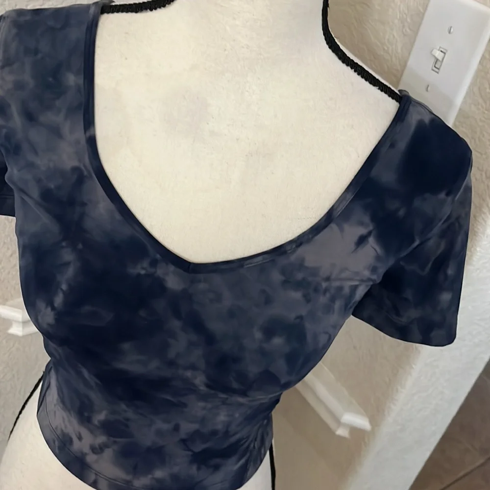 Lululemon align tee crop blue & gray tie dye top Size 4